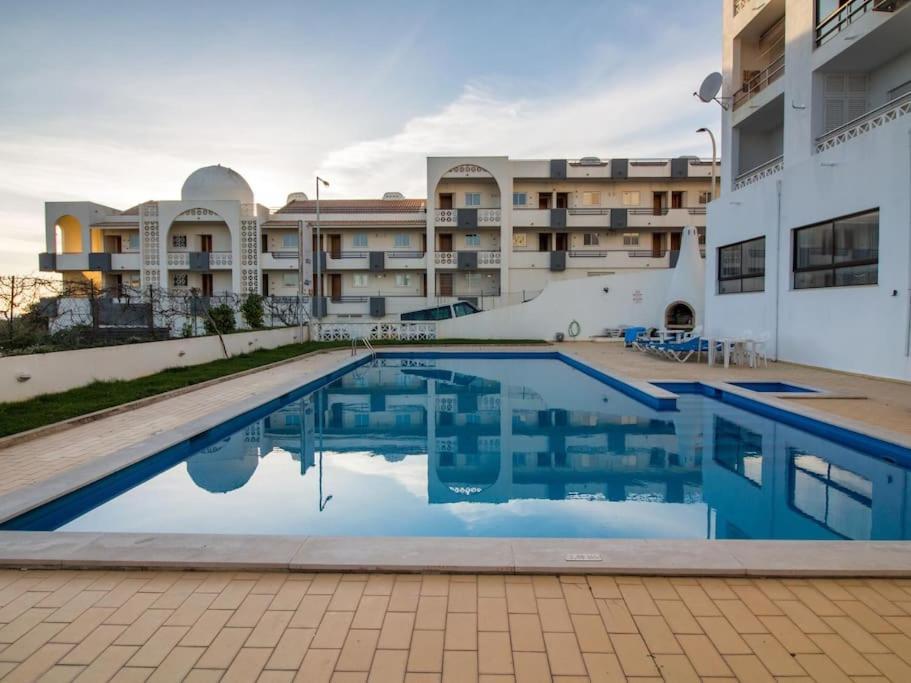 Central Apartment - Pool And Sea View & Albufeira Center Eksteriør billede